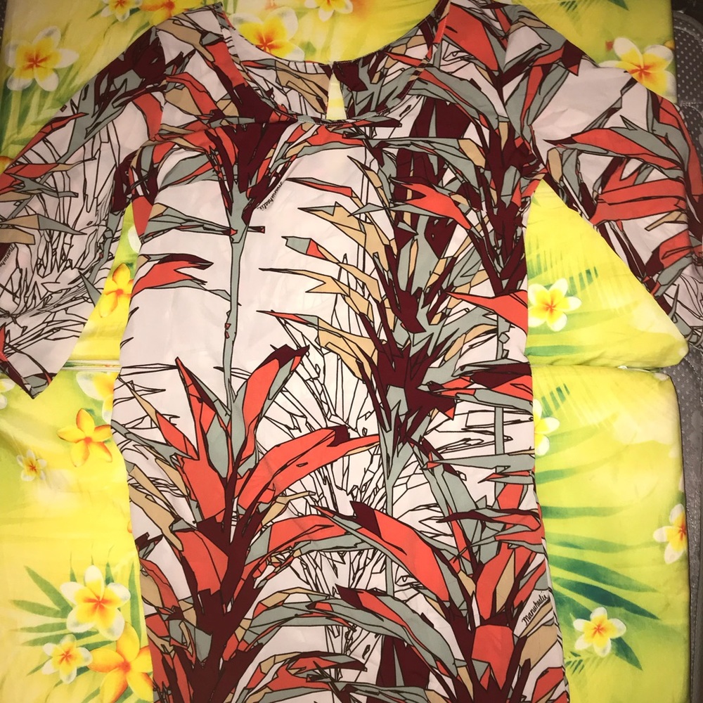 Manuheali’i women’s dress
